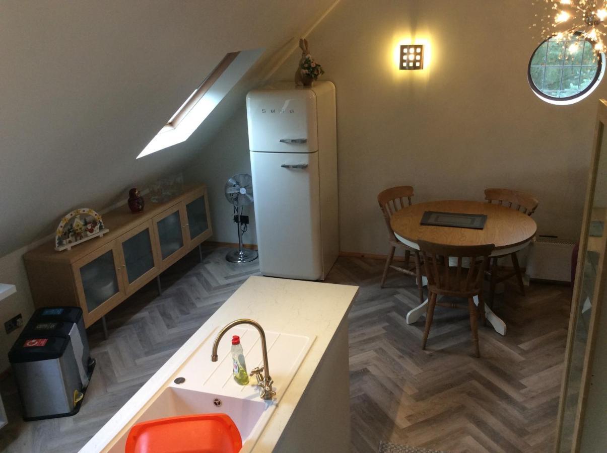 2 Bedroom Furnished Apartment In A Rural Position Stone  Exterior foto